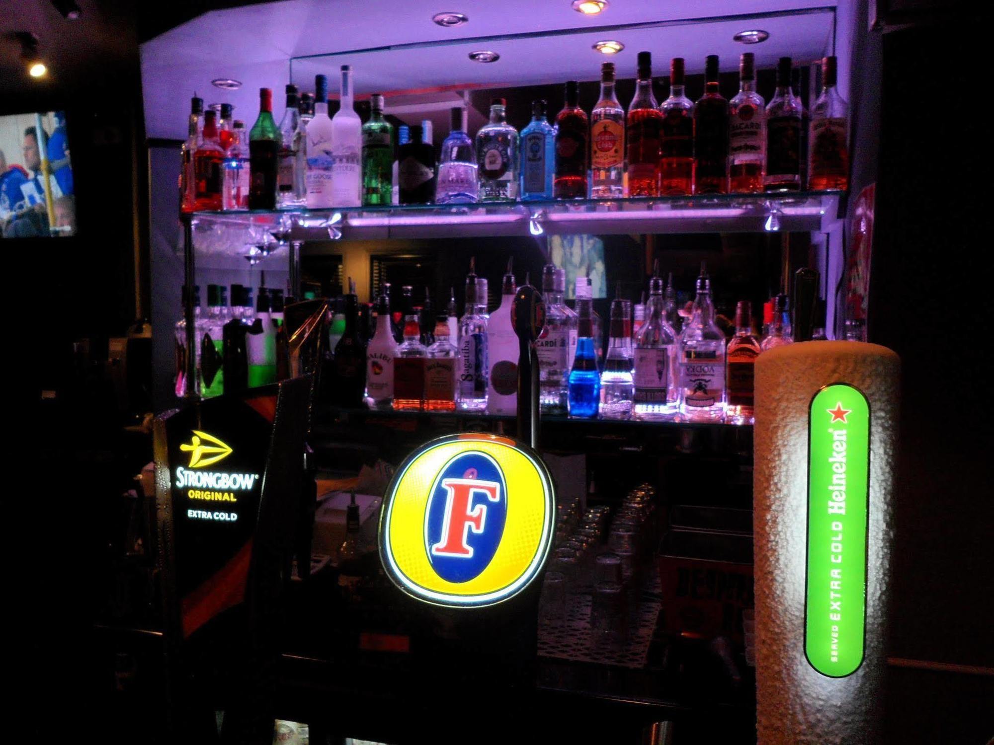 Eurobar & Hotel Oxford Dış mekan fotoğraf