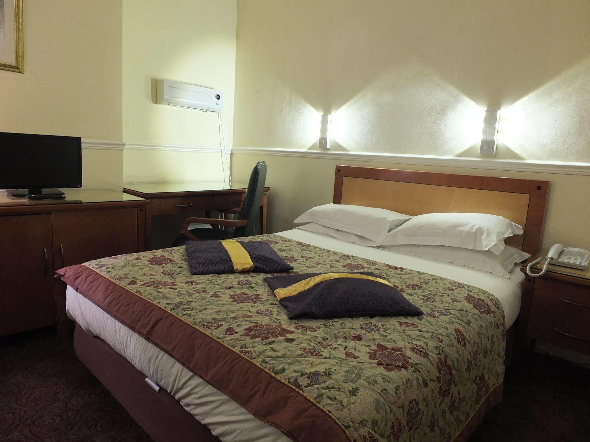 Eurobar & Hotel Oxford Dış mekan fotoğraf
