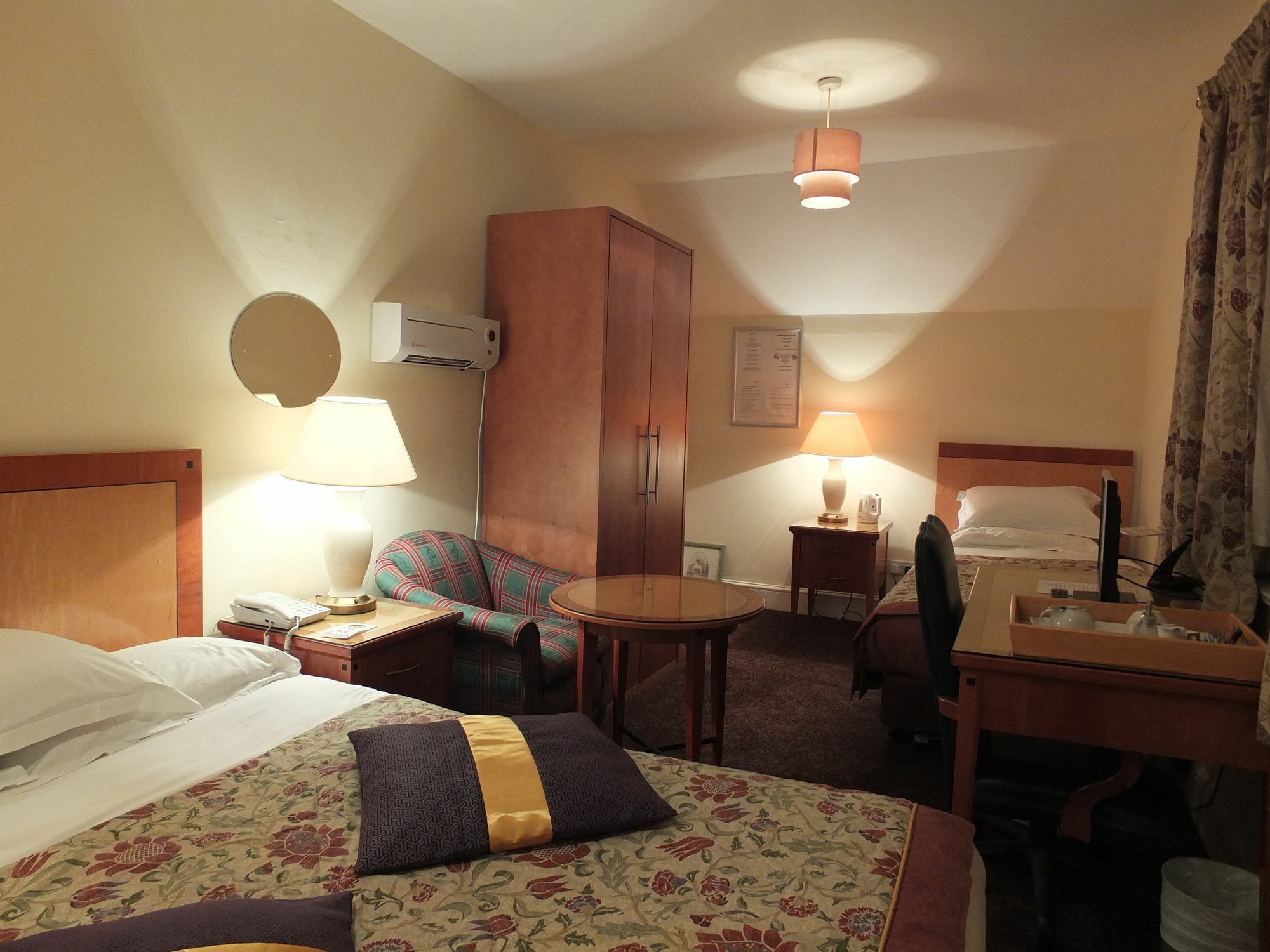 Eurobar & Hotel Oxford Dış mekan fotoğraf